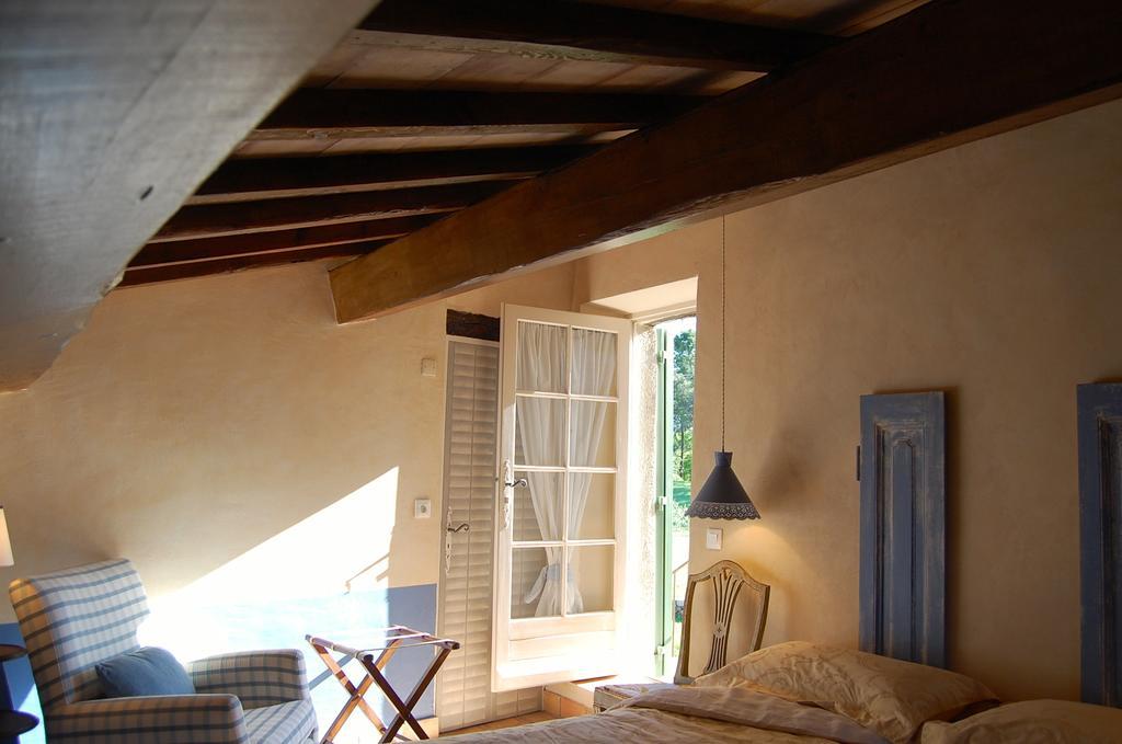 Bed and Breakfast Bergerie Des Suanes Fayence Zimmer foto